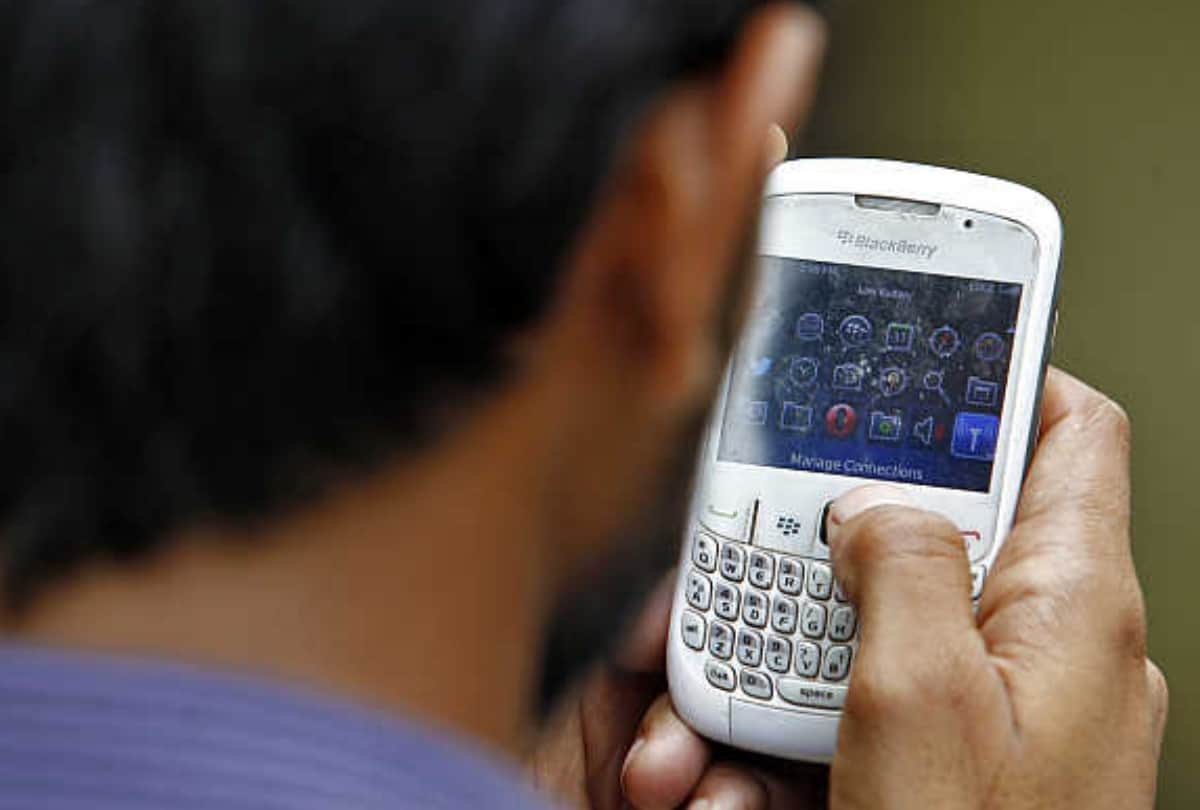 viral husband wife dispute, husband posts wife picture and mobile number on dirty site