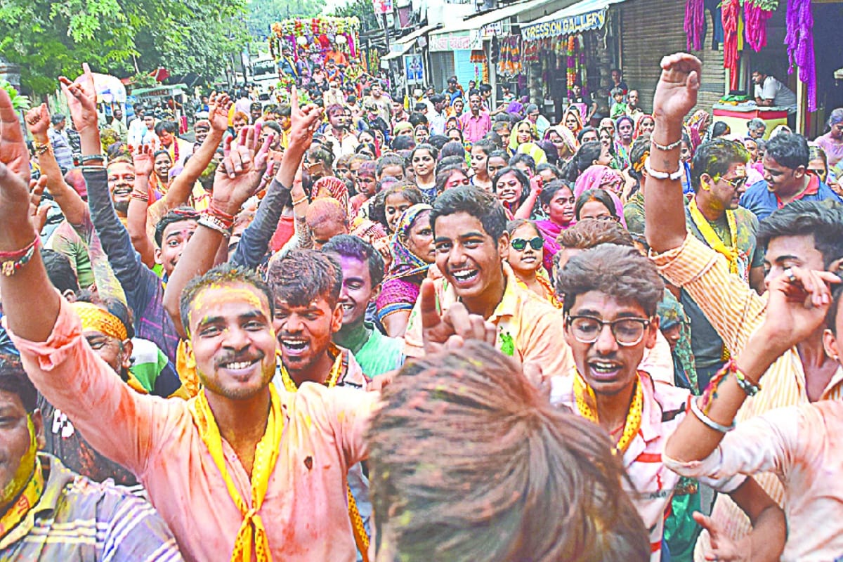 Ganapati Bappa Morea agle baras tu jaldi aapeople blooms in Ganesh Visarjan yatra