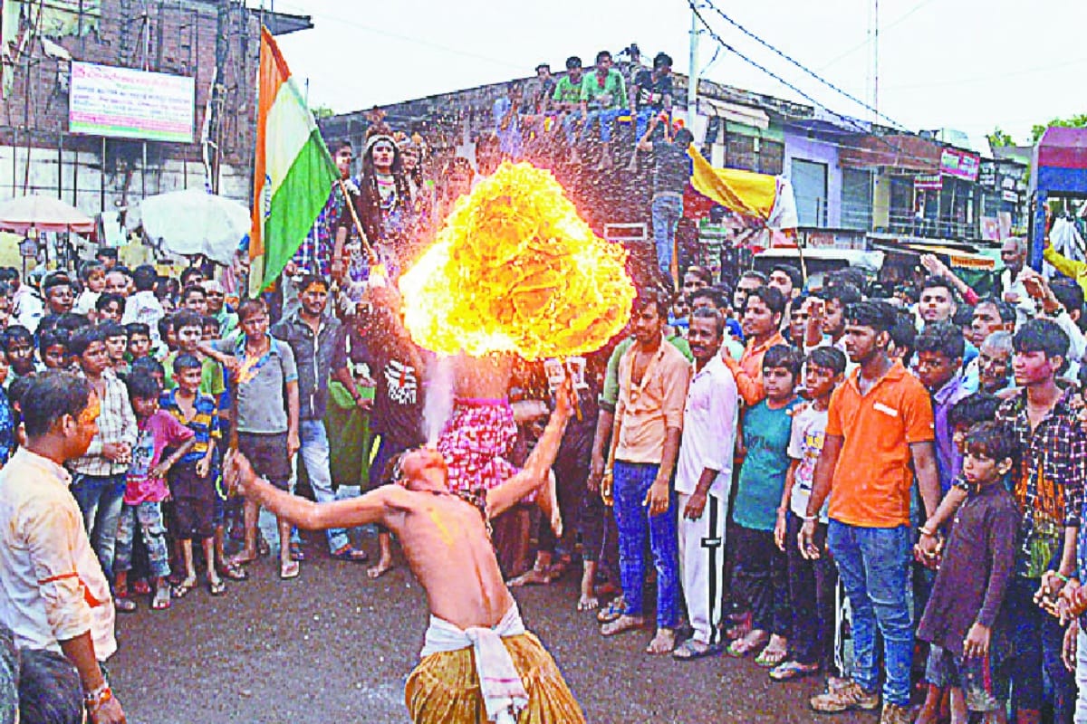 Ganapati Bappa Morea agle baras tu jaldi aapeople blooms in Ganesh Visarjan yatra