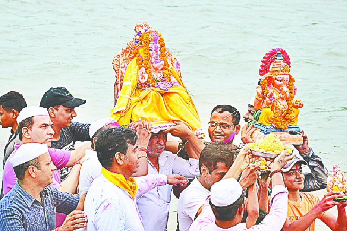Ganapati Bappa Morea agle baras tu jaldi aapeople blooms in Ganesh Visarjan yatra