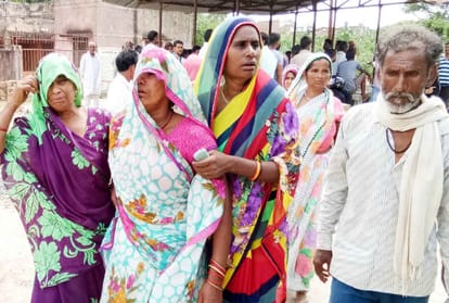 Accusations of not giving oxygen cylinders on hamirpur Hospital administration