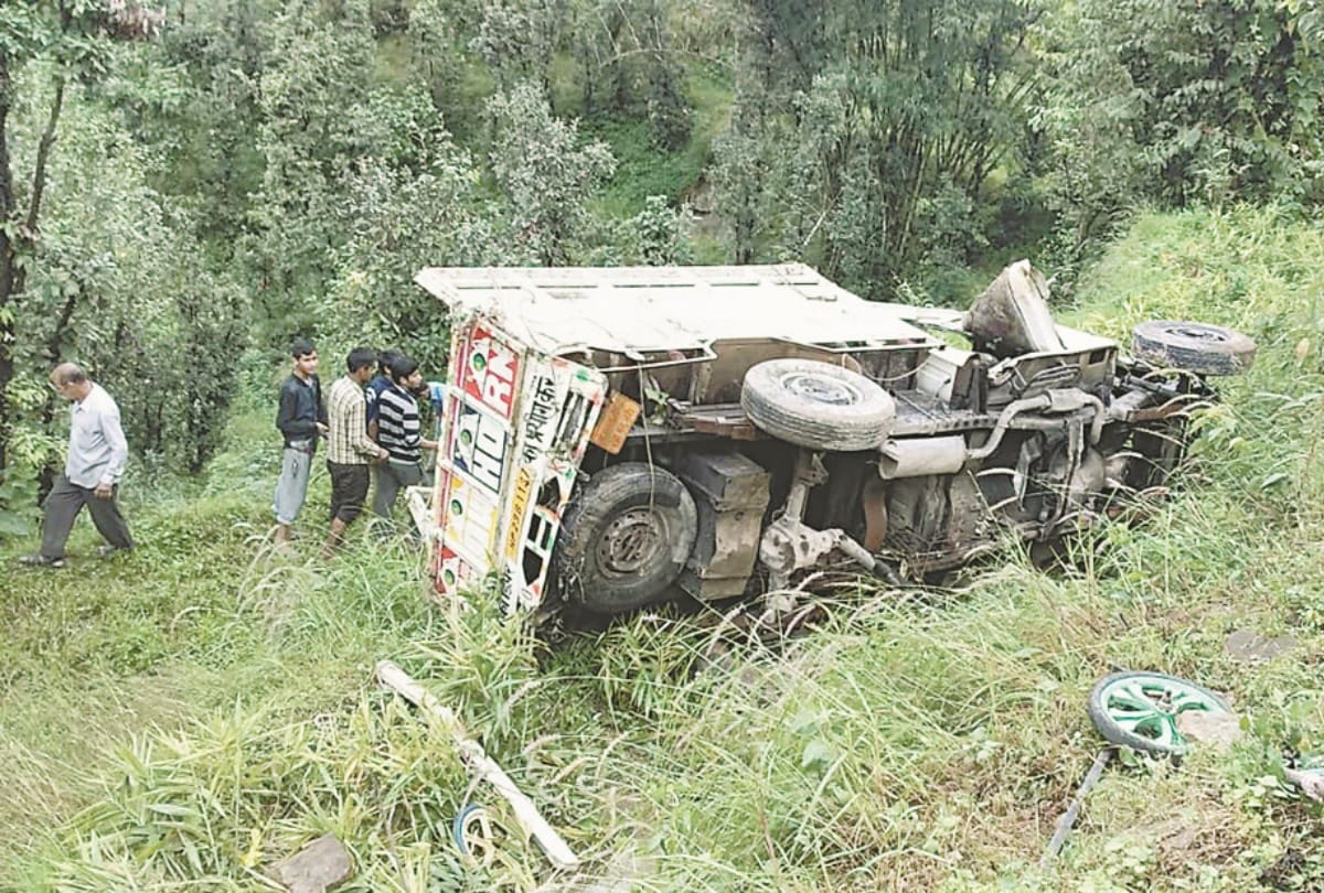 Three women dead jeep falls into gorge in Mandi Himachal Pradesh
