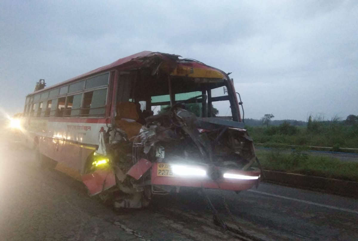 ट्रक बस की टक्कर से 10 लोग गंभीर रूप से घायल