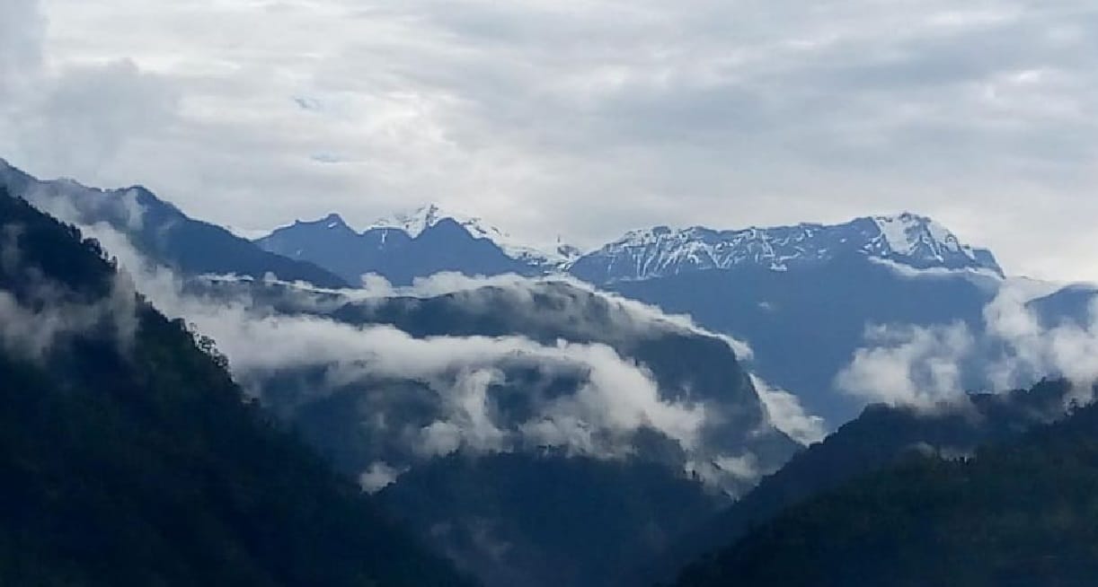 Teachers Car swept in heavy flow of Channel in almora