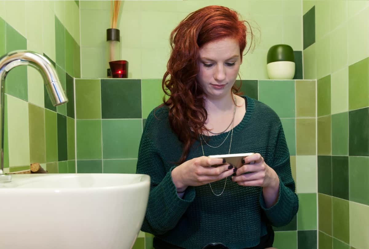 change reading habit of newspaper or using mobile in toilet else fistula disease can happen to you