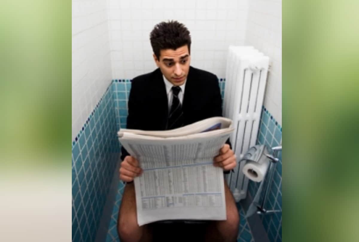 change reading habit of newspaper or using mobile in toilet else fistula disease can happen to you