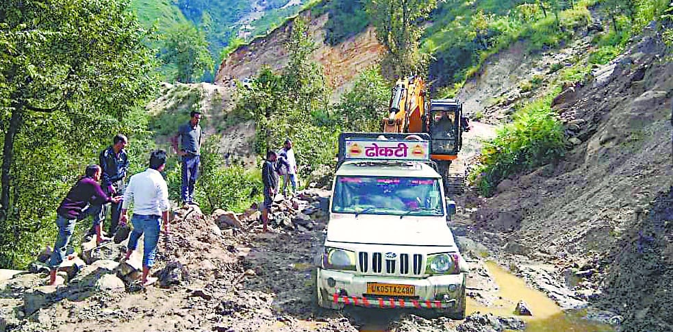 Vehicles are stuck in mud