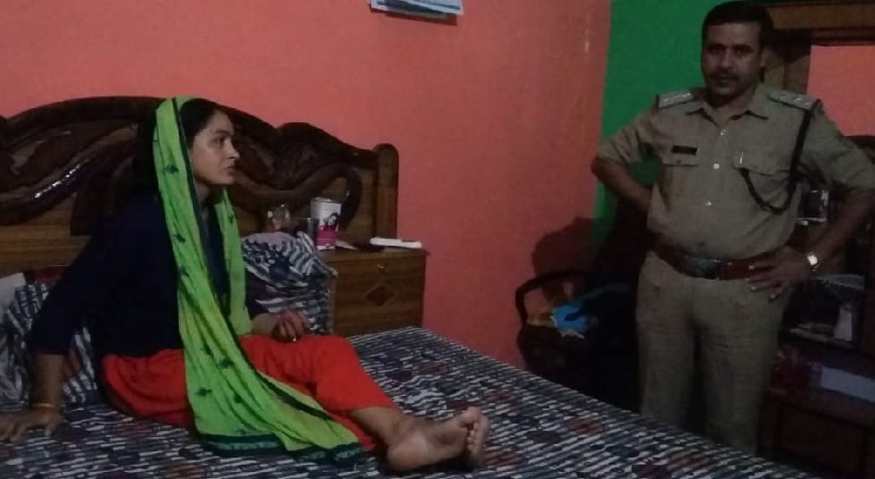 मकान में घुसकर दंपति से मारपीट