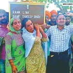 शहीद की मां ने दिया कन्धा