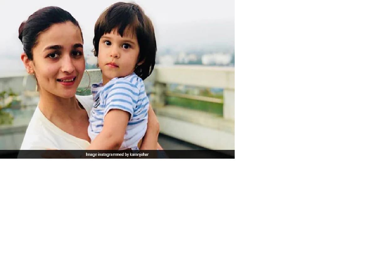 alia bhatt enjoying with karan johar and children