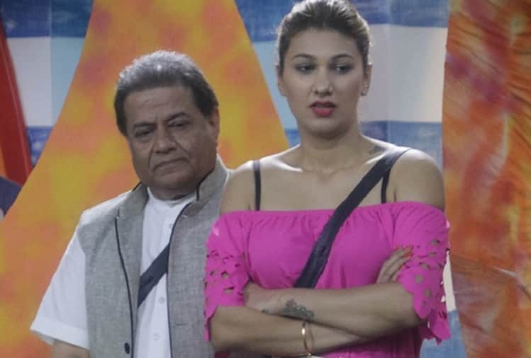 Bigg Boss 12 Anup Jalota become romantic for Jasleen Matharu