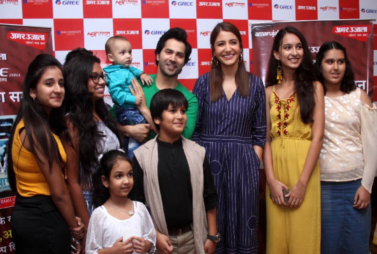 amar uajala felicitation to skilled by varun dhawan and anushka sharma