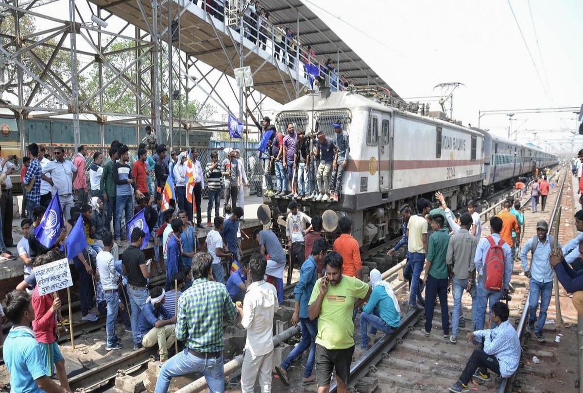 West Bengal: Due to the tribal strike, the woman gave birth to the baby in the train