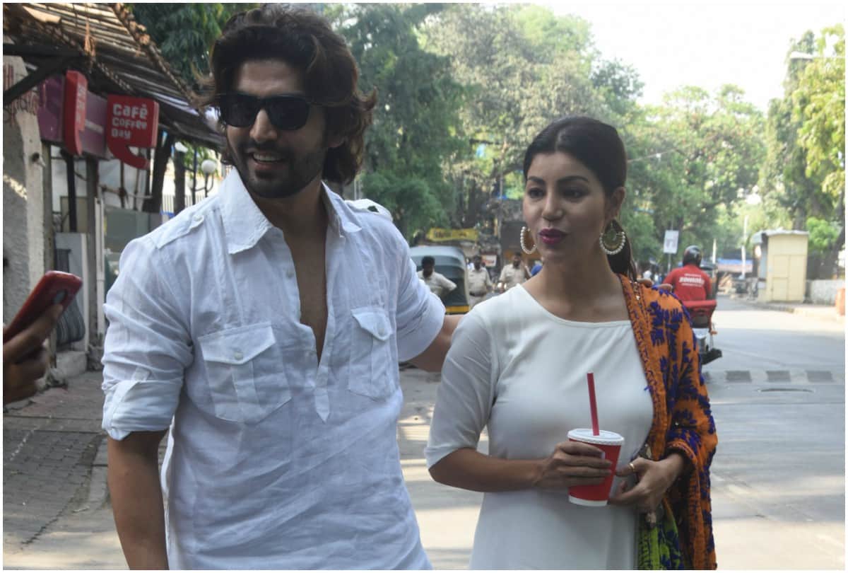 Gurmeet Choudhary and Debina Bonnerjee spotted in Juhu at Mumbai