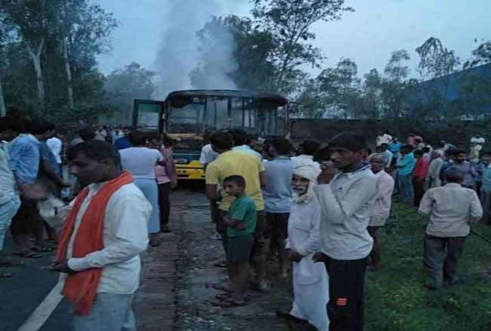 High tension line fell on bus electrical current spread in roorkee Horrible photos