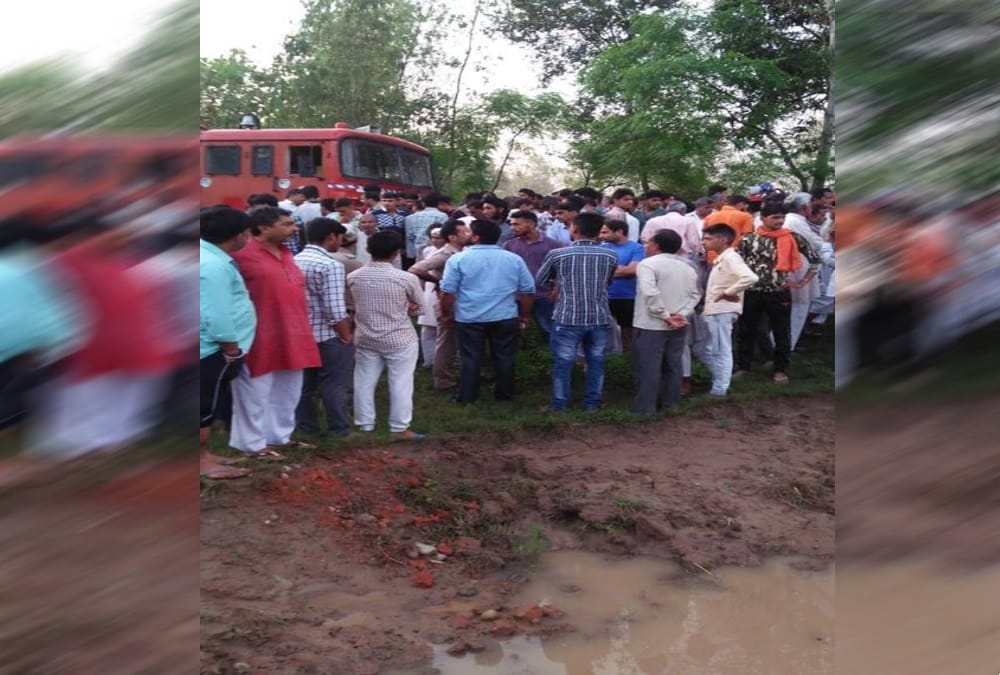 A young man died after being hit by a high-tension wire