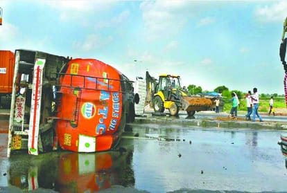 refined loaded tanker crashed in mainpuri