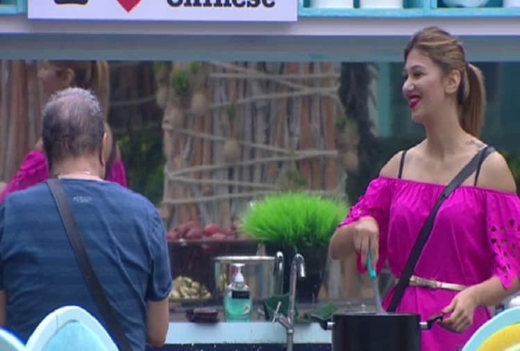 Bigg Boss 12 Anup Jalota become romantic for Jasleen Matharu