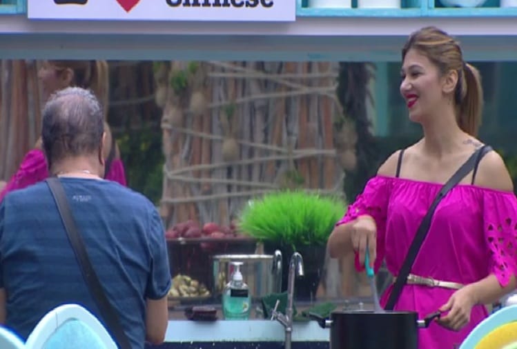 Bigg Boss 12 Anup Jalota become romantic for Jasleen Matharu
