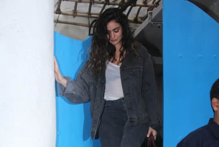arjun rampal daughter mahikaa and myra spot at mumbai restraunt