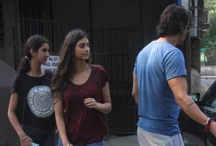 arjun rampal daughter mahikaa and myra spot at mumbai restraunt