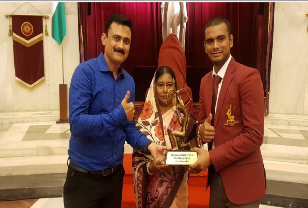 Para Shuttler Manoj sarkar Mother emotional after Got arjuna award