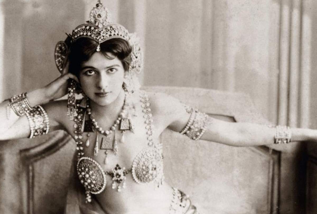 Naked Spy Mata Hari Is Worlds Most Dangerous Female Detective