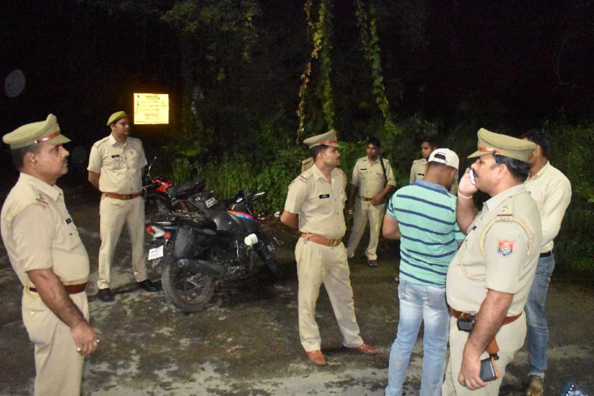 Encounter in meerut and accused  injured in police officers firing