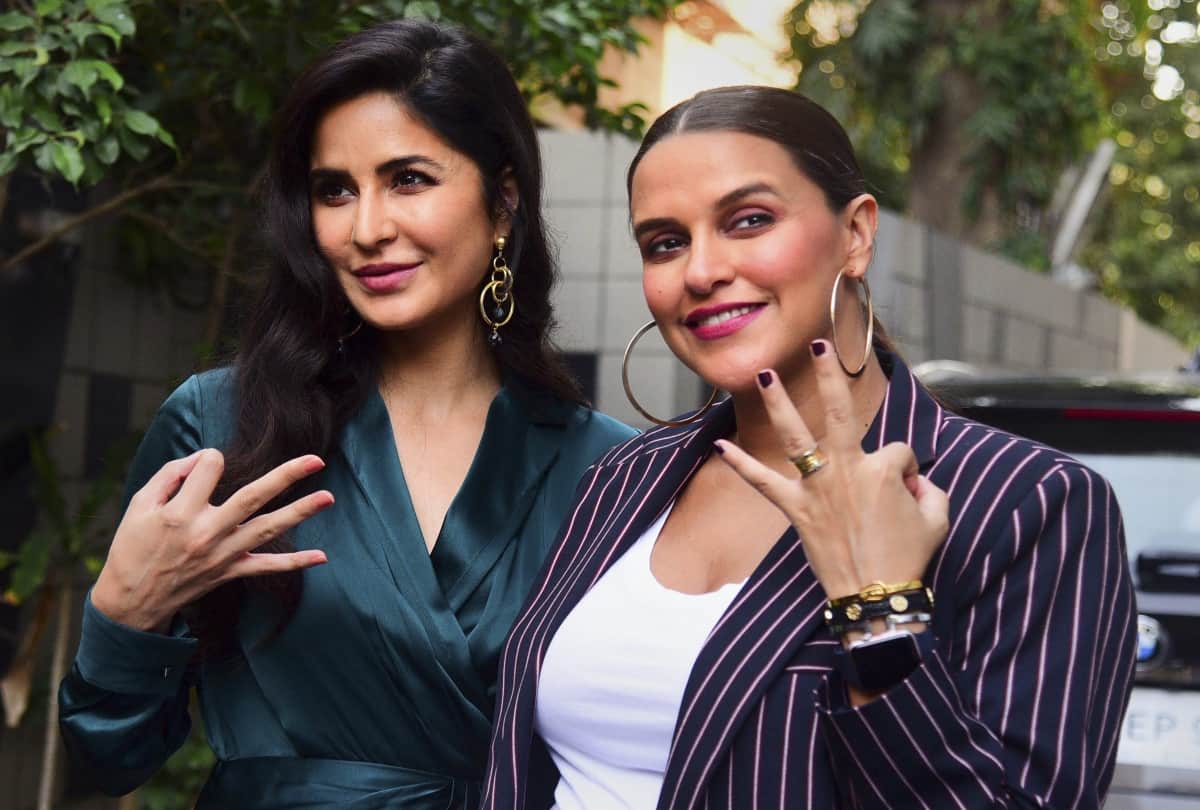 Neha Dhupia looks so stunning as flaunting her baby bump