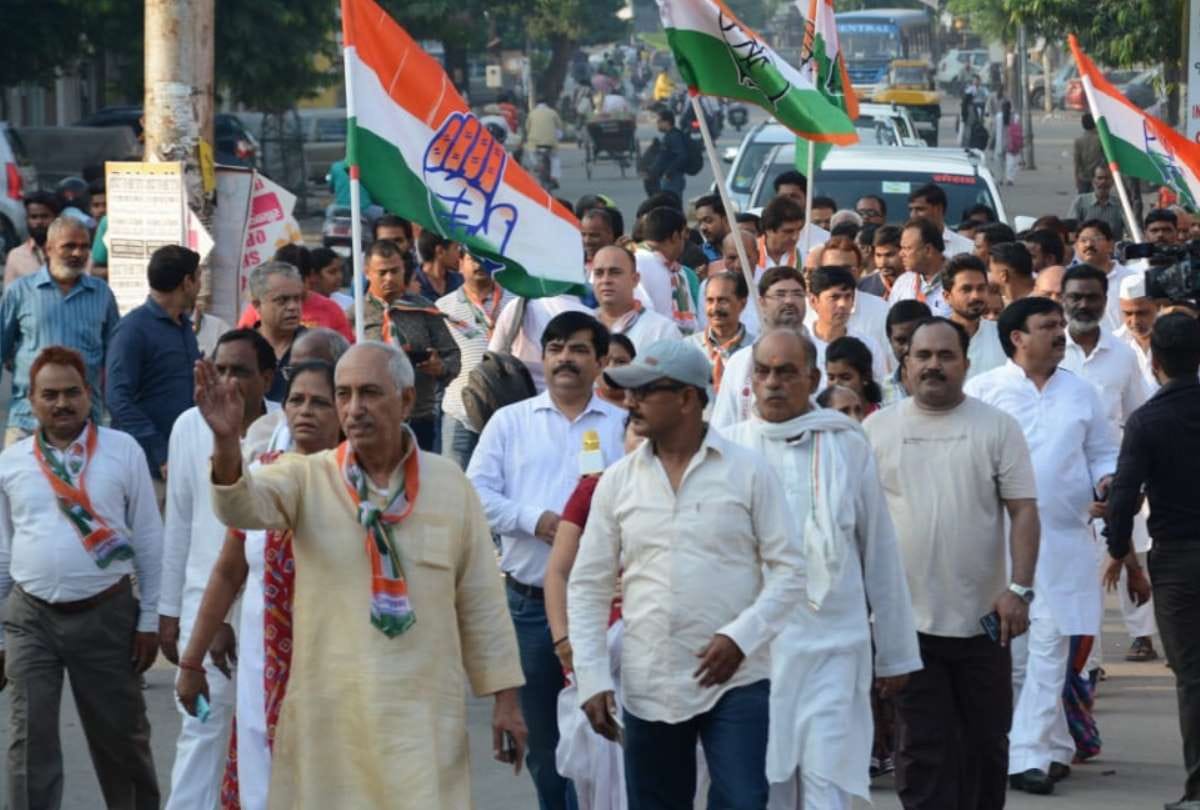 raj babbar along with congress member walked to give messages of gandhi ji