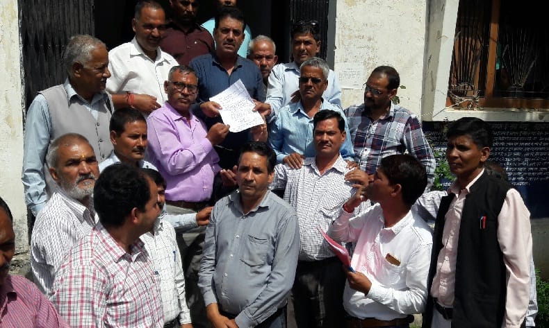 BJP comes forward in support of the police officer