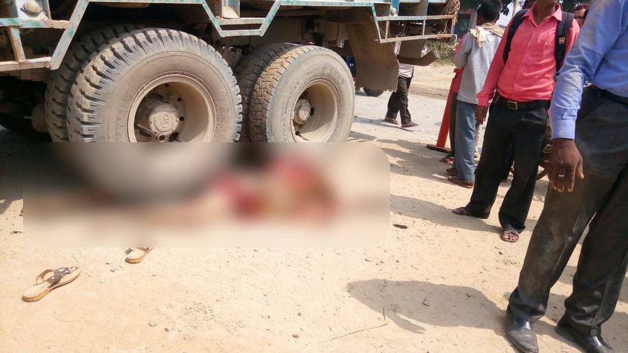 women killed in varanasi after over speed truck hit her scooty