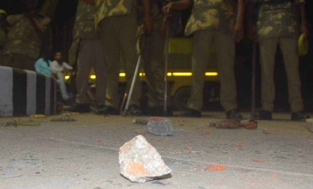 BHU security system fail in front of student mob