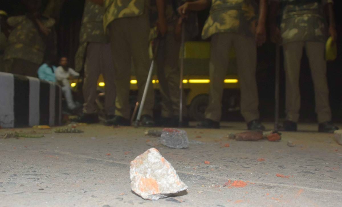 BHU security system fail in front of student mob