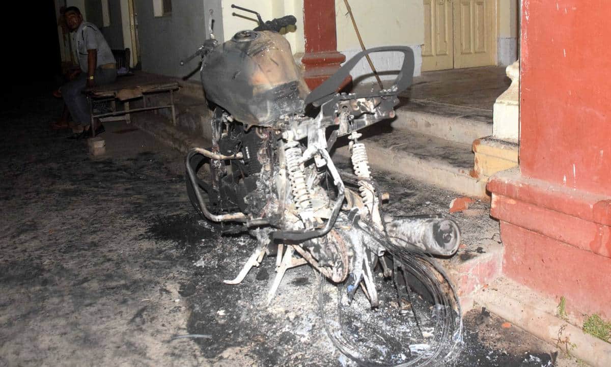 BHU security system fail in front of student mob