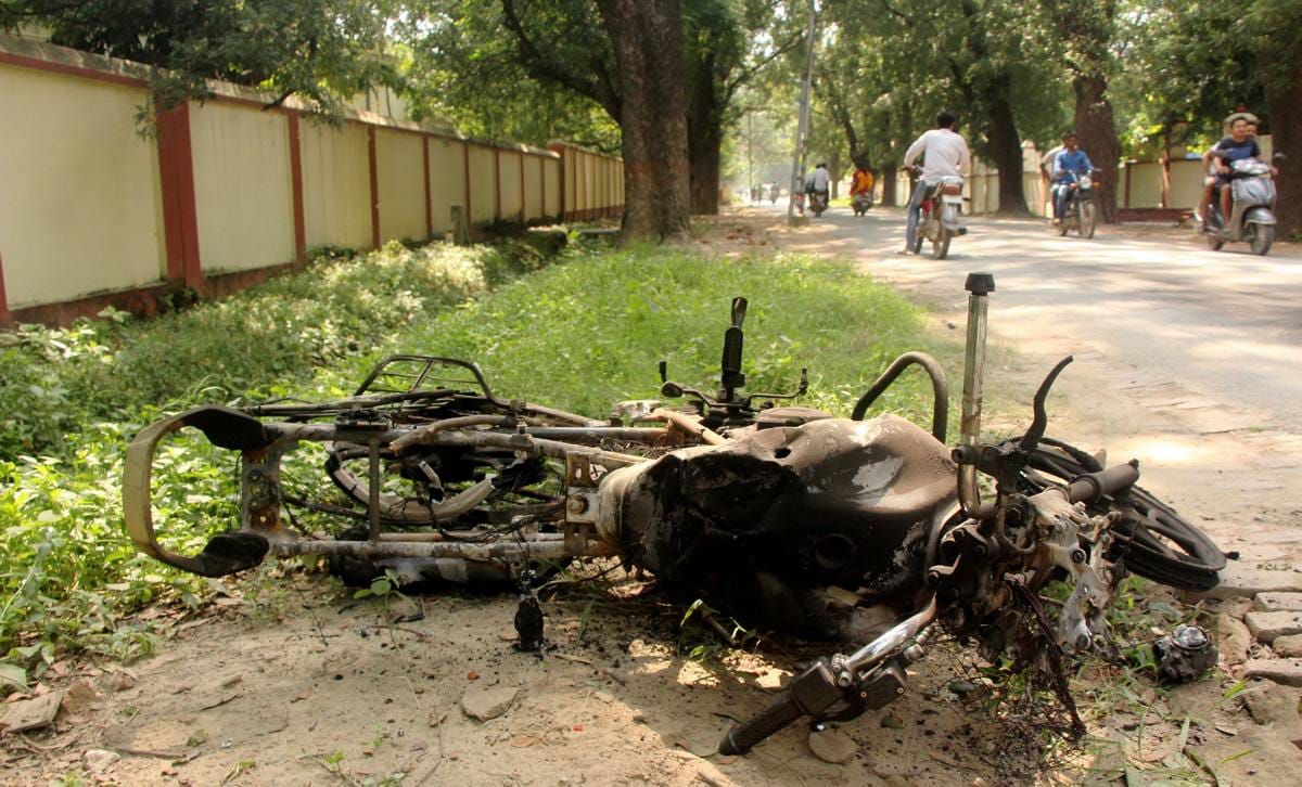 BHU security system fail in front of student mob