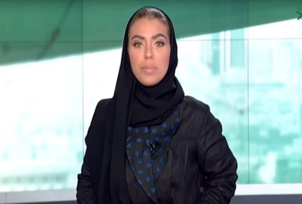 Saudi Arabia First Female News Anchor Weam Al Dakheel Has Done Evening Bulletin