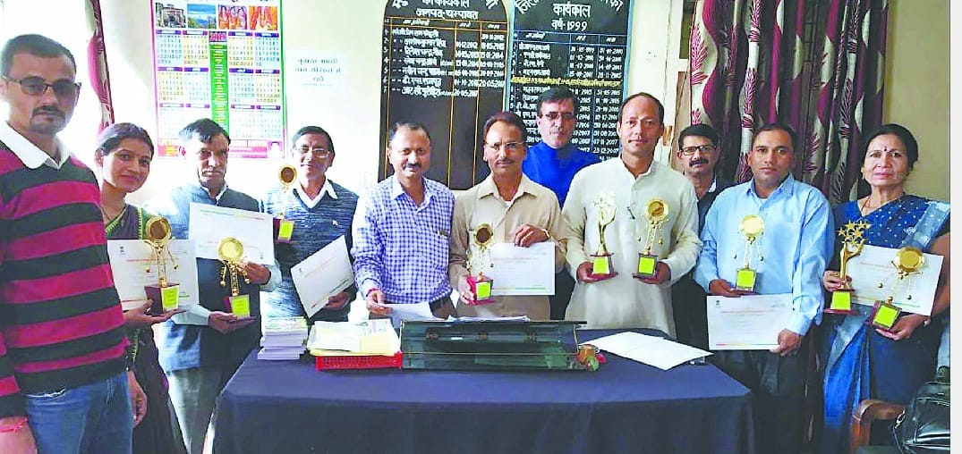 Gudda Naveen received the first award in cleanliness