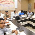 कलेक्ट्रेट सभागार में बुधवार को राज्य पोषण मिशन की समीक्षा बैठक लेतीं जिले की नोडल अधिकारी आईएएस प्रीती शुक्ला।