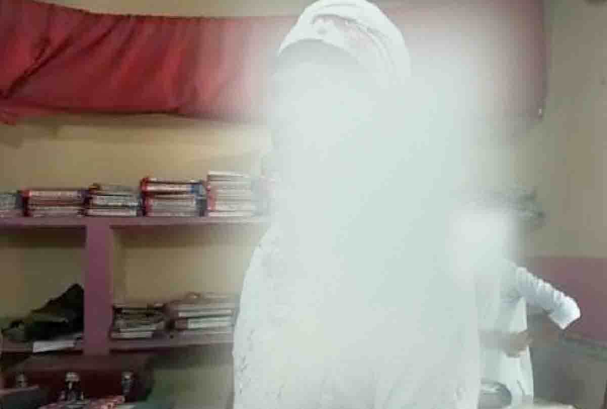 girl accused teacher of rape in mahoba