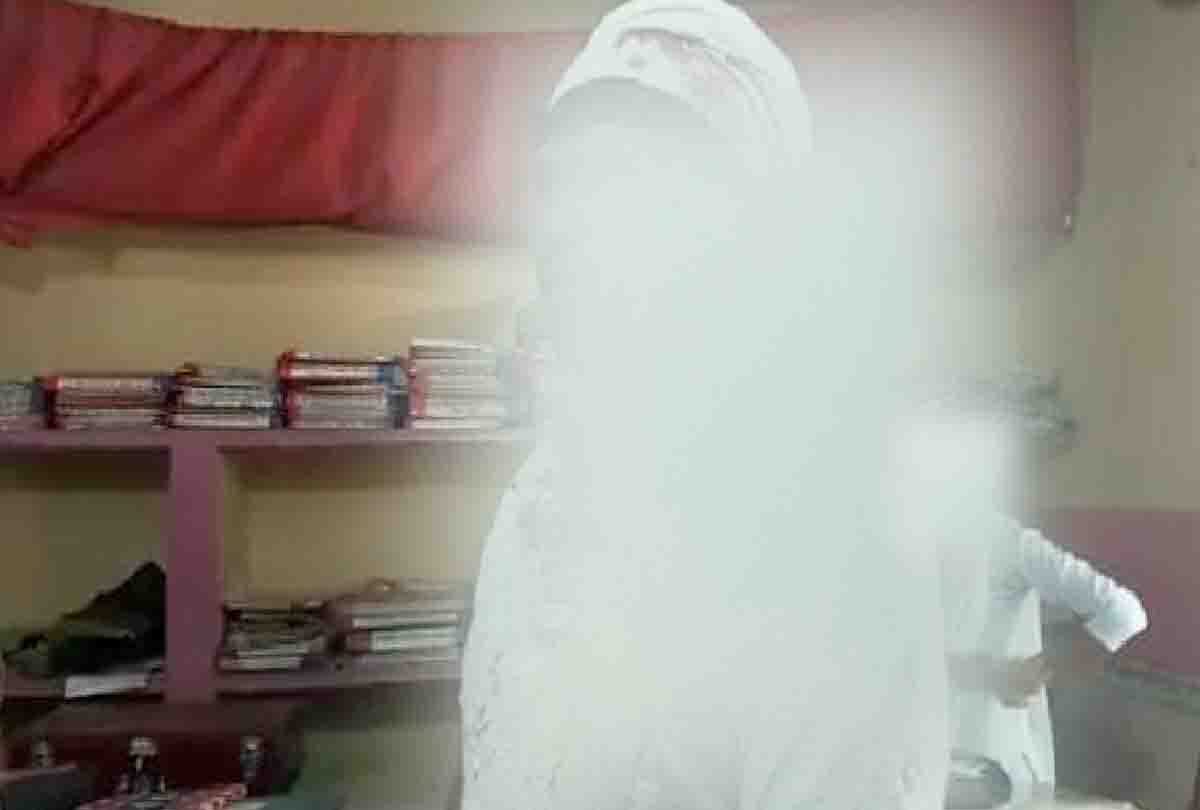 girl accused teacher of rape in mahoba