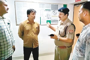 Custodian of Cash Van Company Looted 22 lakhs