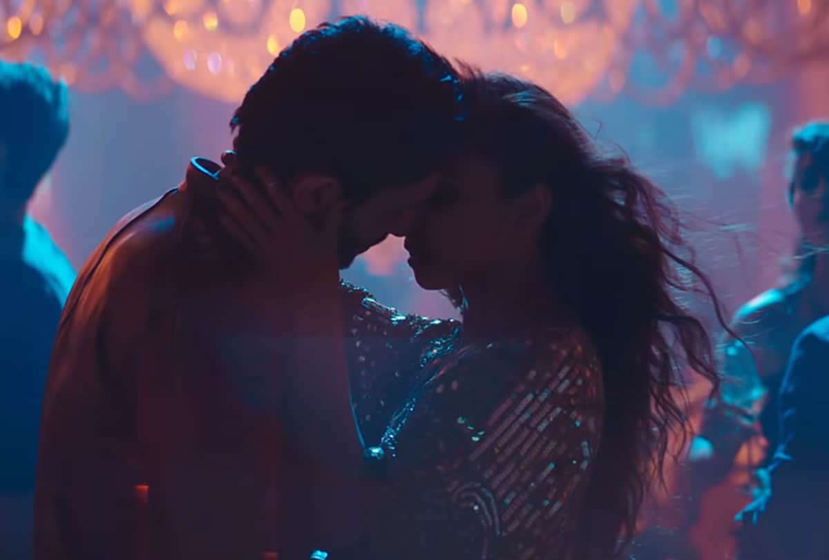 Saif Ali Khan and  Rohan Mehra upcoming film Bazaar trailer out watch here