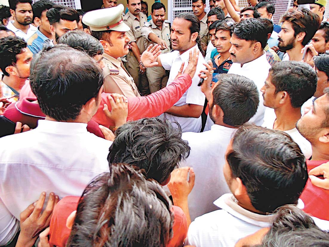 bjb workers argued with police.