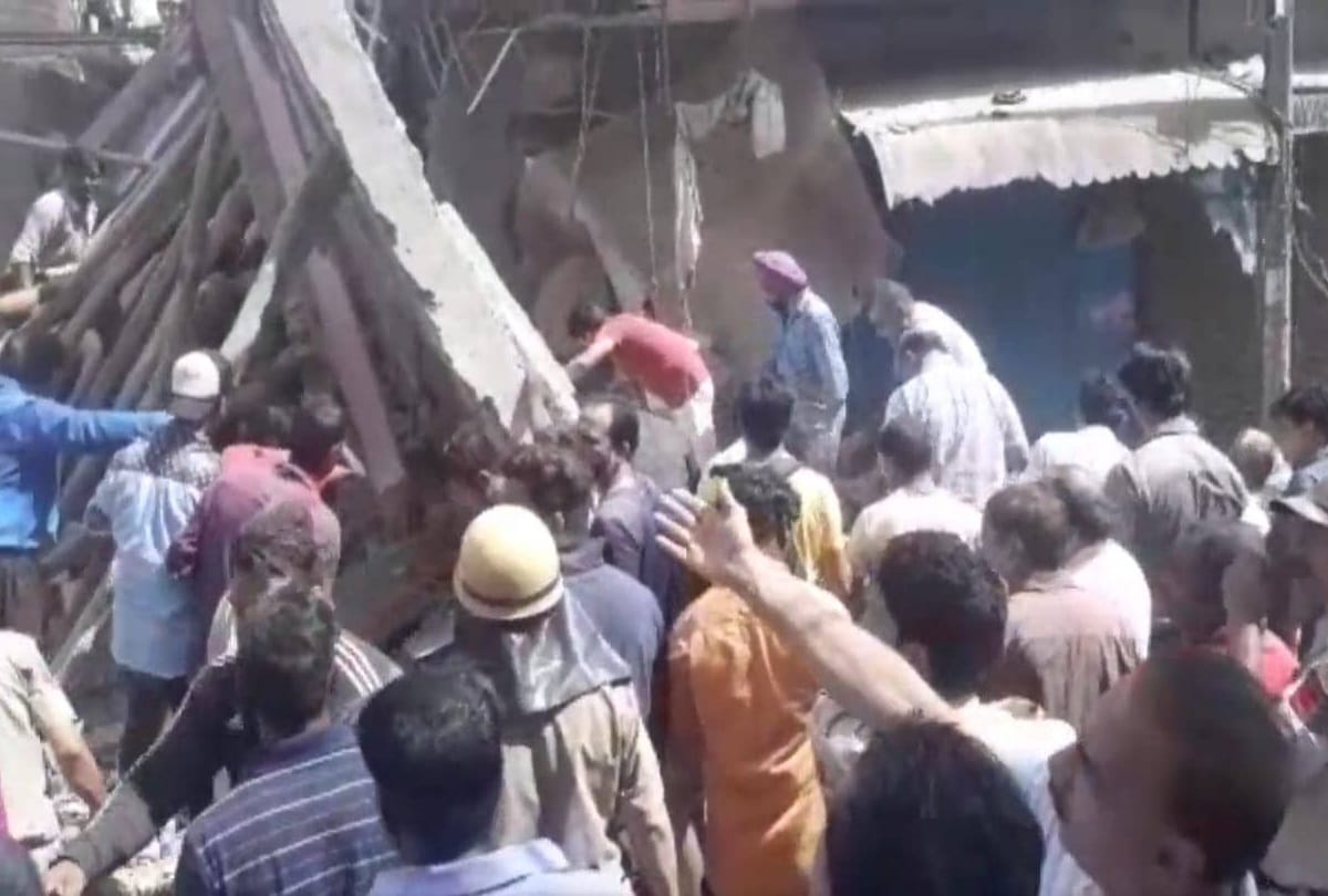 photos of building collapse in delhi ashok vihar 5 dead read full tragic story