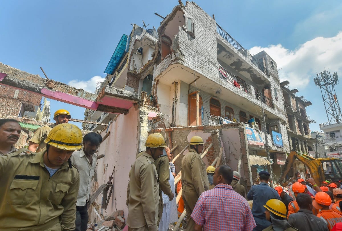 photos of building collapse in delhi ashok vihar 5 dead read full tragic story