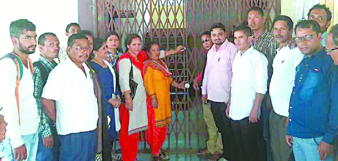 Parents in Dharchula have lodged in BEO office