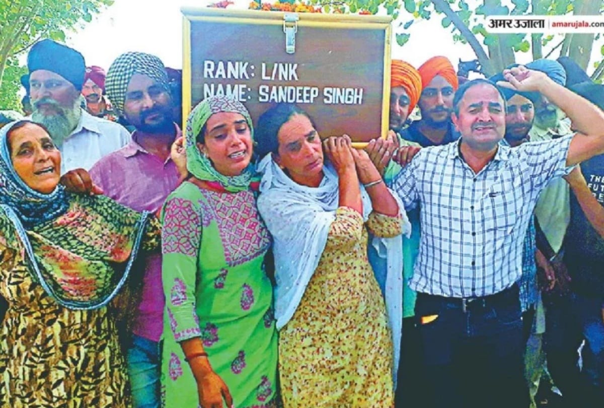 mother of Commando Sandeep Singh participate in last rites 5 year old son give fire to pyre