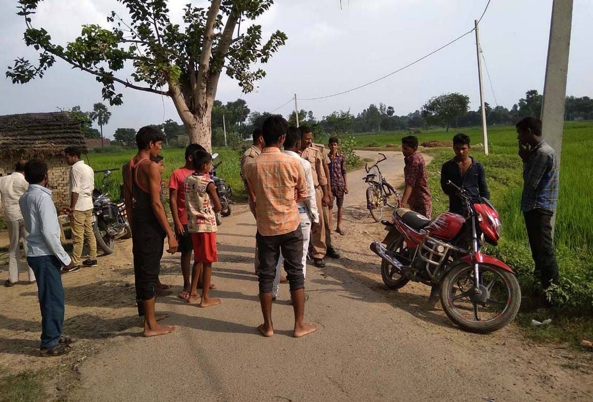 girl student stabbed by a person in one sided love at mau
