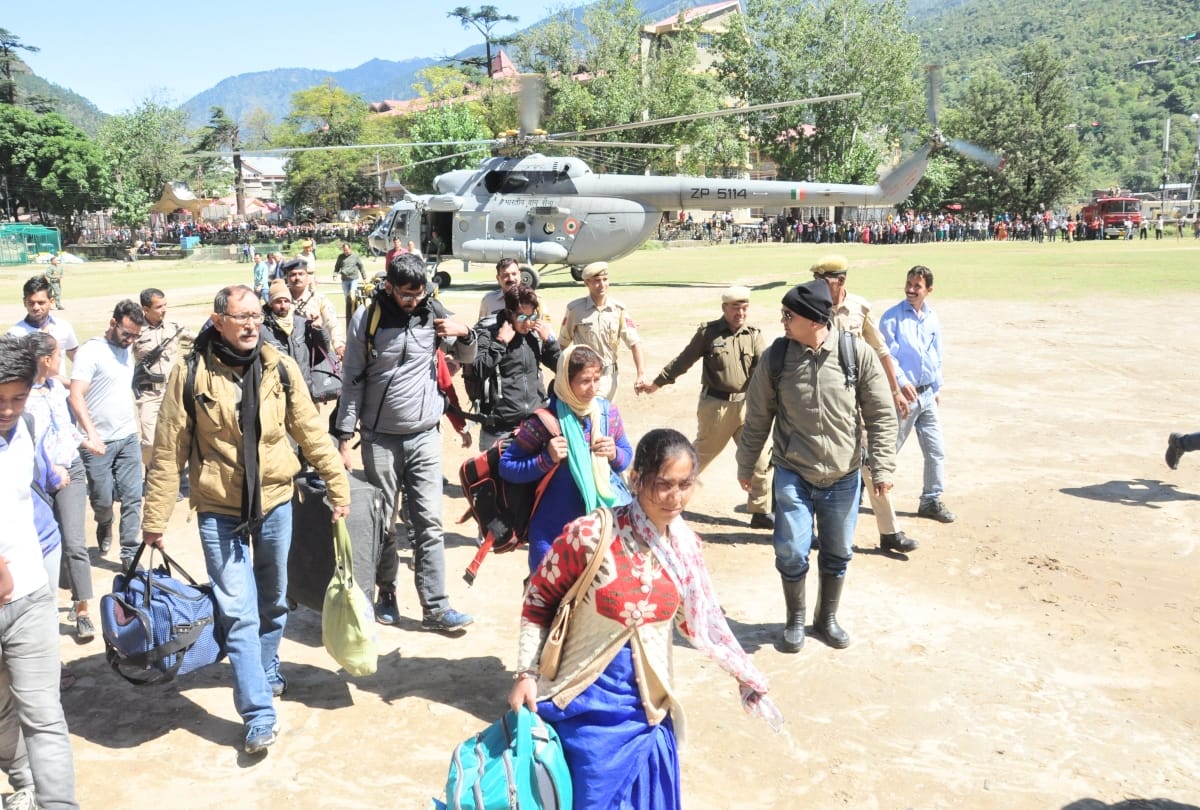 seven hundred eighty one peoples rescued stuck in lahaul and holi himachal